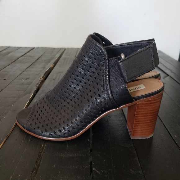 Steve Madden Nimbble Women's 8 Black Leather Perforated Sandals Heeled Open Toe - Picture 1 of 10